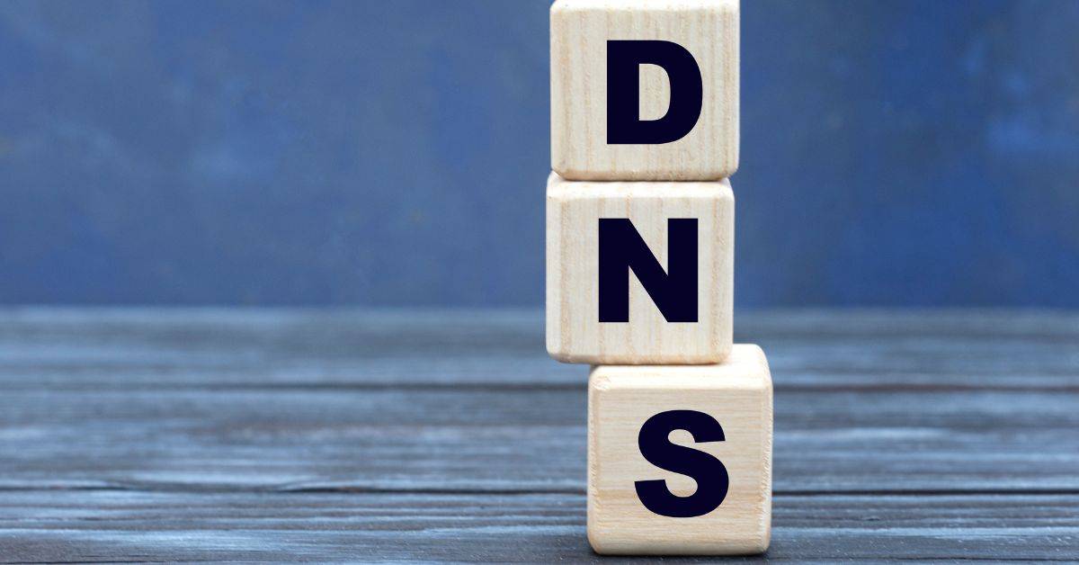 DNS spoofing – jak działa i jak skutecznie się przed nim chronić?