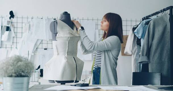 Dress code – co to jest? Jak odczytać zasady ubioru i zawsze wyglądać stosownie? 