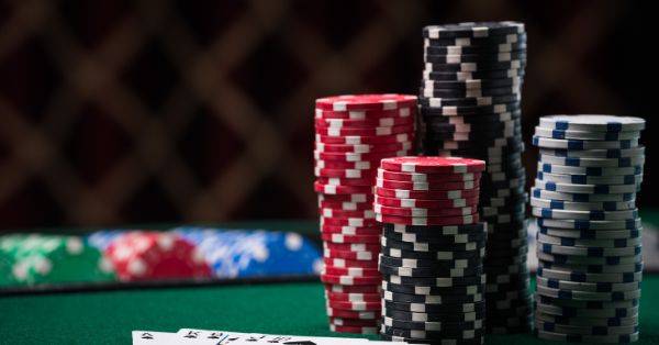 Impreza w stylu Casino Royale – pomysły na integrację w stylu Jamesa Bonda