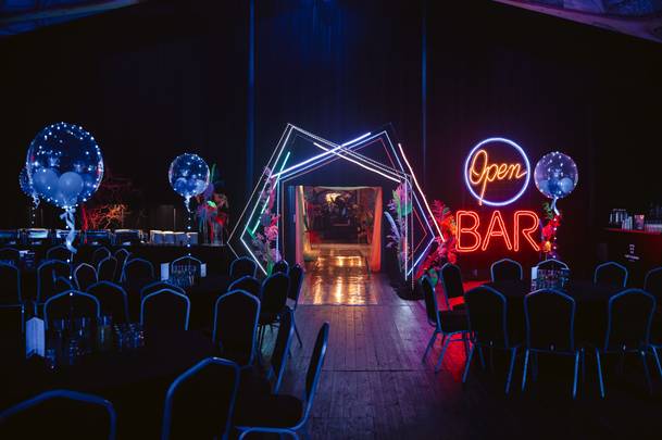 15 – lecie firmy w stylu Neon Party