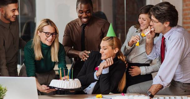 Jak może wyglądać jubileusz firmy? Pomysły, które zapiszą się w pamięci uczestników