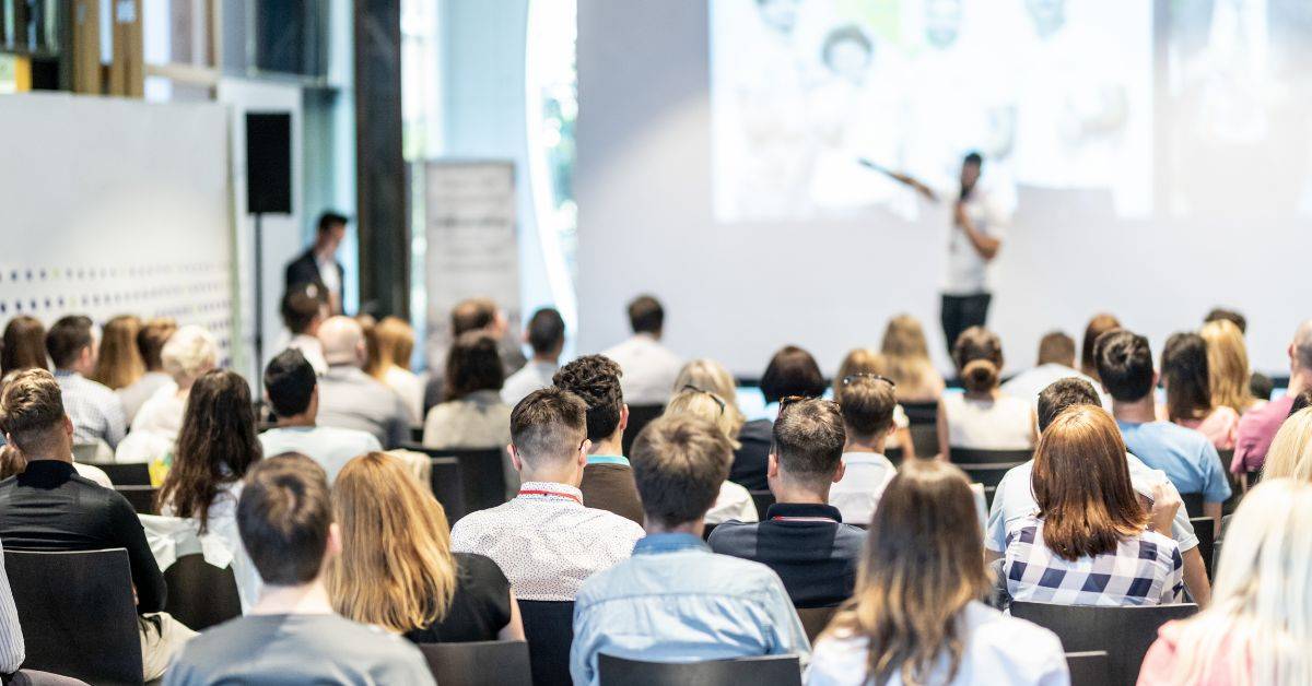 Jak zorganizować konferencję?