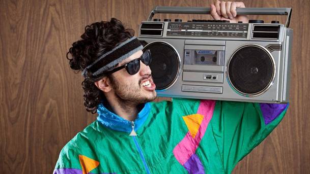 Impreza w stylu lat 90 – scenariusz, muzyka i stylizacje krok po kroku