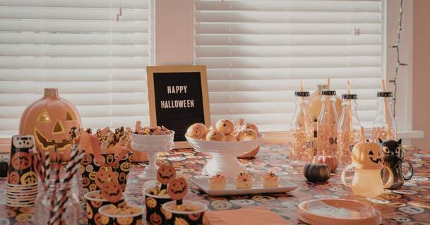 Impreza firmowa w stylu Halloween 