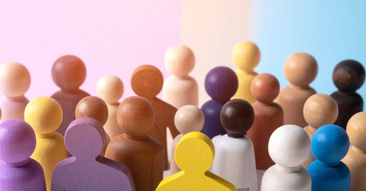 Ostracyzm – definicja, znaczenie i konsekwencje. Jak dzisiaj wygląda wykluczenie społeczne?