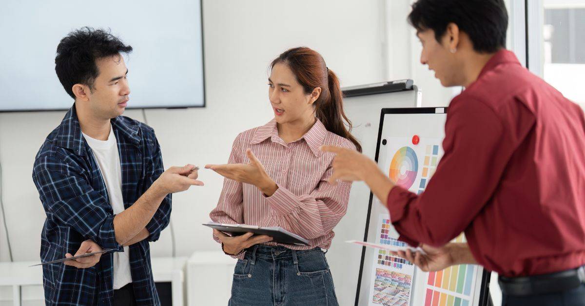 Rozwiązywanie konfliktów w zespole – jak skutecznie reagować w trudnych sytuacjach w pracy?