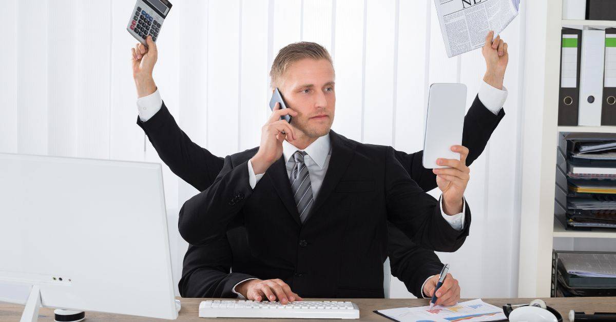 Multitasking w pracy – jak wielozadaniowość wpływa na efektywność zespołu?