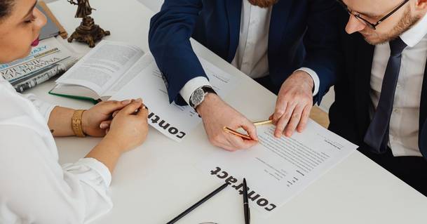 Umowa na czas określony a ciąża i zasiłek macierzyński